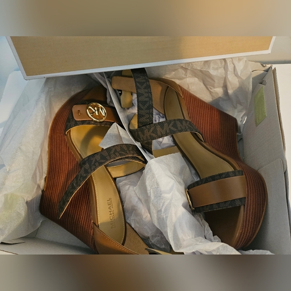 Michael Kors wedges - Picture 2 of 7